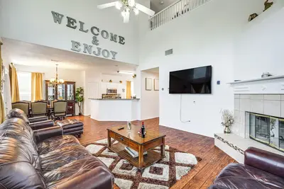 Image de 3 Mi to Dfw: Pet-Friendly Euless Home