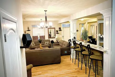 Image de \"Luxury Haven for Large Gatherings: 4bd/4ba”