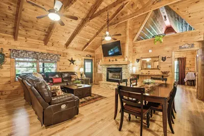 Image de Great Smoky Mountain, Hot Tub, Mins to Dollywood