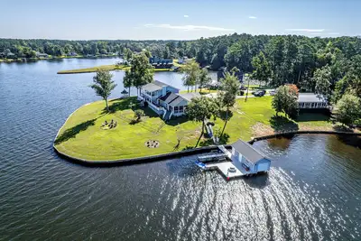 Image de Lake Sinclair Waterfront – Peaceful 270° Peninsula