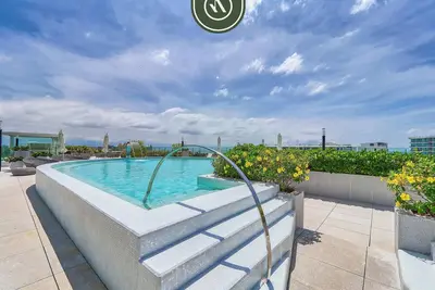 Image de Luxury 3 Br Condo - Beach Access 1 Block Away