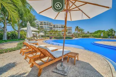 Image de B Nayar 3br Sanctuary: Private Balcony, Full Kitchen & Steps to La Cruz Marina