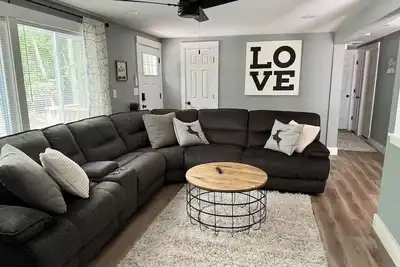 Image de Stylish 2-Bedroom Ski/Lake House in Masthope Mountain Community