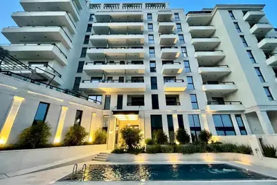 Image de Seaside apartment in Becici -just steps from the beach! Swimming pool inc