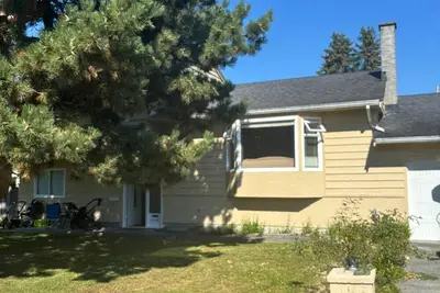 Image de Charming Home in Quiet, Convenient Neighbourhood-4 Br 2 Bath House