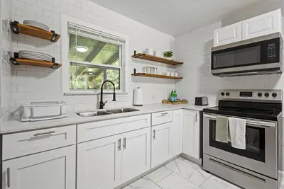 Image de Home in the heart of Arlington - 5 minutes to At&T Stadium and Texas Live