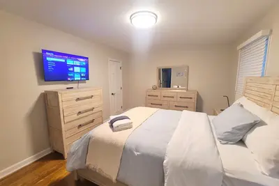 Image de Family Friendly 4br 2. 5 Bth Home w/games, books, parking, Vball set, Uptwn 15min