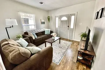 Image de Beautiful, Newly Renovated Duplex