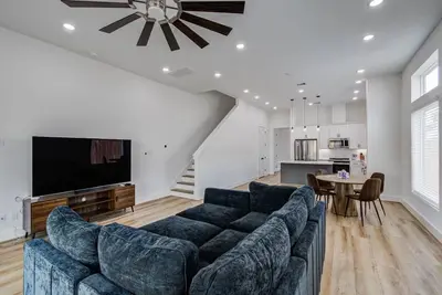 Image de Sleeps 5 | 5 Min to Med Center| 10 Min to Downtown