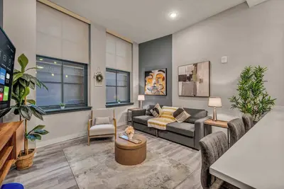 Image de Luxe Flat w/ Heated Pool & Sauna • Gym•Heart of Dt