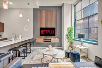 Image de Luxe Flat w/ Heated Pool & Sauna • Gym•Heart of Dt