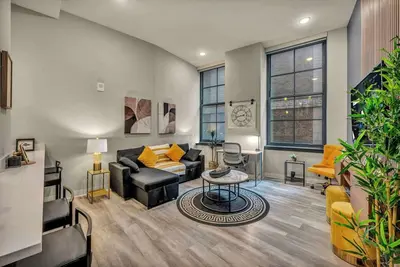 Image de Luxe Flat w/ Heated Pool & Sauna • Gym•Heart of Dt