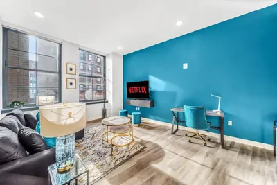 Image de Luxe Flat w/ Heated Pool & Sauna • Gym•Heart of Dt