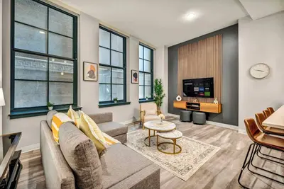 Image de Luxe Flat w/ Heated Pool & Sauna • Gym•Heart of Dt