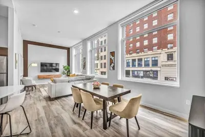 Image de Luxe Flat w/ Heated Pool & Sauna • Gym•Heart of Dt