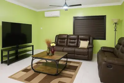 Image de Enjoyable apartment with Ac in Kingston