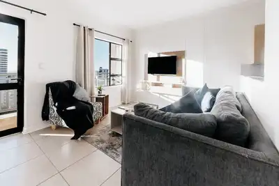 Image de Stylish Sandton Retreat. Walk to Sandton City. Pool Access Included