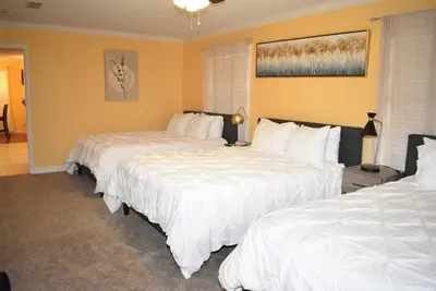 Image de 3-bedroom house in peaceful Midland with Ac