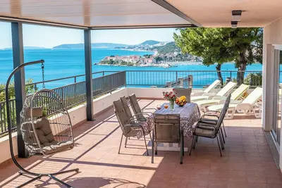 Image de A 8 apt w terrace & sea view, 4 min walk to beach