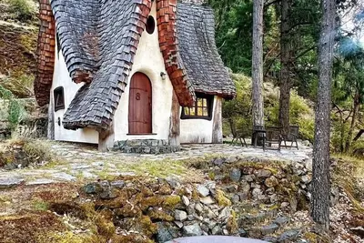 Image de Malahat Fairyland Cottage
