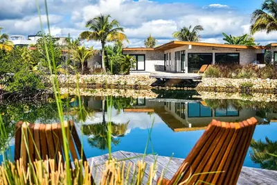 Image de Elegant waterfront villa with private pool, terrace and beach club access