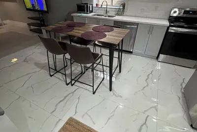 Image de Your Home Away From Home Basement 3 Bedrooom 2 Full Washroom