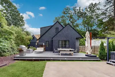 Image de Relaxed Riverside Living with Hot Tub, Private Docks & Kayaks in Saugatuck