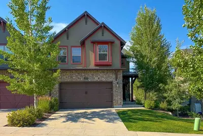 Image de Spacious townhome w/pool, private hot tub & clubhouse - Dog Friendly