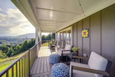 Image de Newly Built Home w/ Panoramic Views in Jefferson!