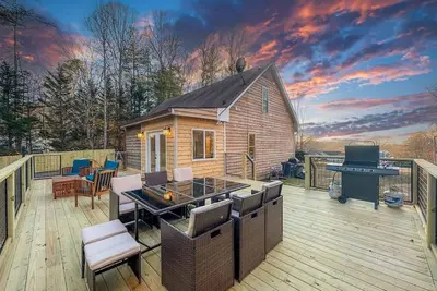 Image de Spa Lodge  Sleeps 9  Sauna  Hot Tub  Mtn Views