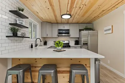 Image de Modern Eagle Retreat|Fully Furnished|Mtr Friendly