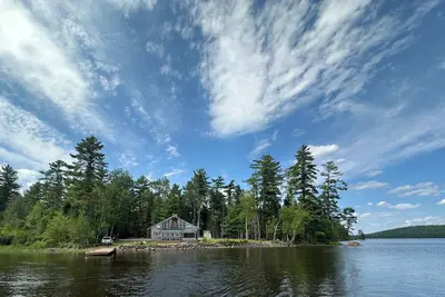 Image de Southern Exposure Lakefront Retreat - 250 ft of private shorefront. Zone 6