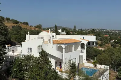 Image de Solar dos lírios 7-bedroom villa with pool 5 minutes from Vilamoura Marina