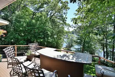 Image de Executive Home With Golf Course Out Front and Lake In The Back- Amazing doesn't describe it