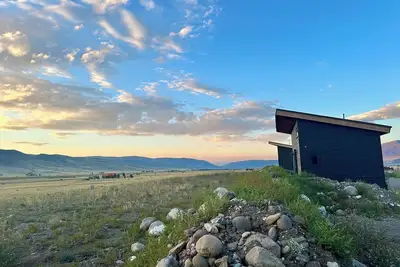 Image de Serene cabin 3 with Ac in charming Paradise valley with stunning views