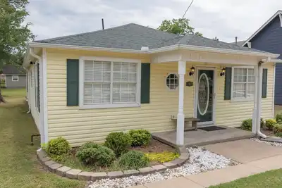 Image de Goldfinch Guesthouse: Charming Family Home Near Lake & Downtown Claremore