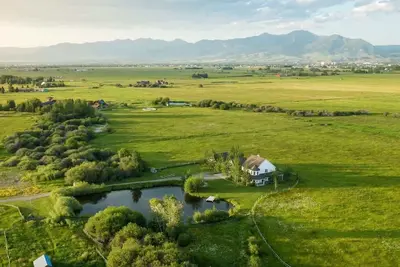 Image de Bozeman Farmstead - Country Side Stay & Mtn Views