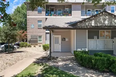 Image de 1br Bright Domain Apt w/ Pool, Tennis & Parking