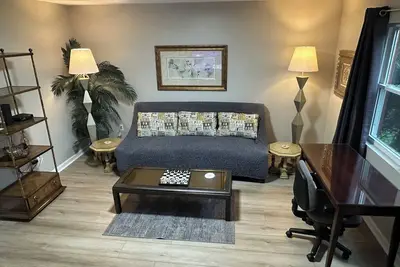 Image de Washer, Dryer, Desk, Smart Tv, Blackout Shades, Fully Stocked Kitchen Cookware