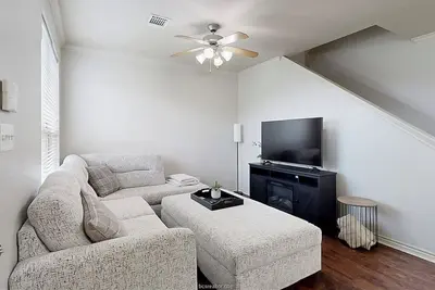 Image de Superb 4-bedroom condo in charming College Station with Ac