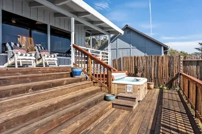 Image de Oceanview Retreat w/Hot Tub, Patio, & Ev Charger!