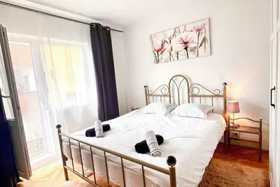 Image de City centre apartment! Spacious, peaceful, pet friendly, close to attractions.