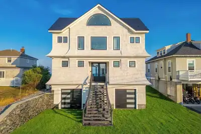 Image de Brand New Home | Oceanfront | Hottub