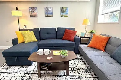 Image de Modern + Cozy Chicago stay w/garage parking & 20min to downtown