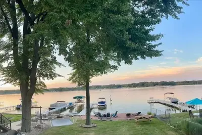 Image de Lakefront Escape/Koontz Lake- 3br/3 Ba-pool table