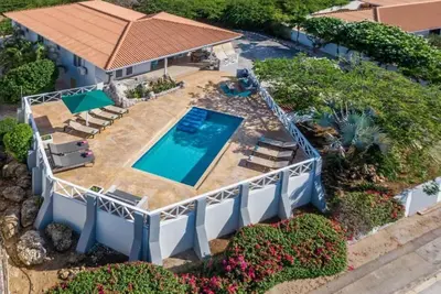 Image de Large Villa with pool and views in Jan Thiel