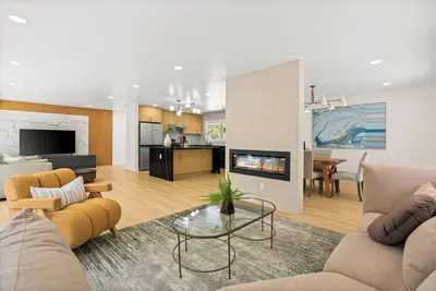 Image de A Modern & Homely 3br & 2br