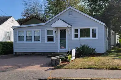 Image de Pet-friendly 2-Bedroom House in Ogunquit Steps from Foot Bridge Beach