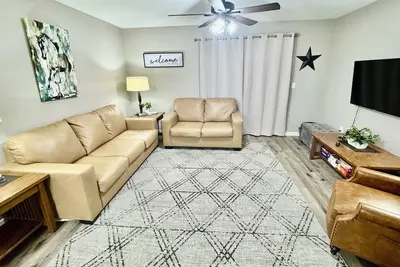 Image de Twin Trails-No Stairs! Sleeps 16! Updated and ideal for families- Close to Strip