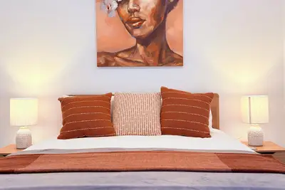 Image de Right in the heart of the City! . . Modern new fully equipped apartment!